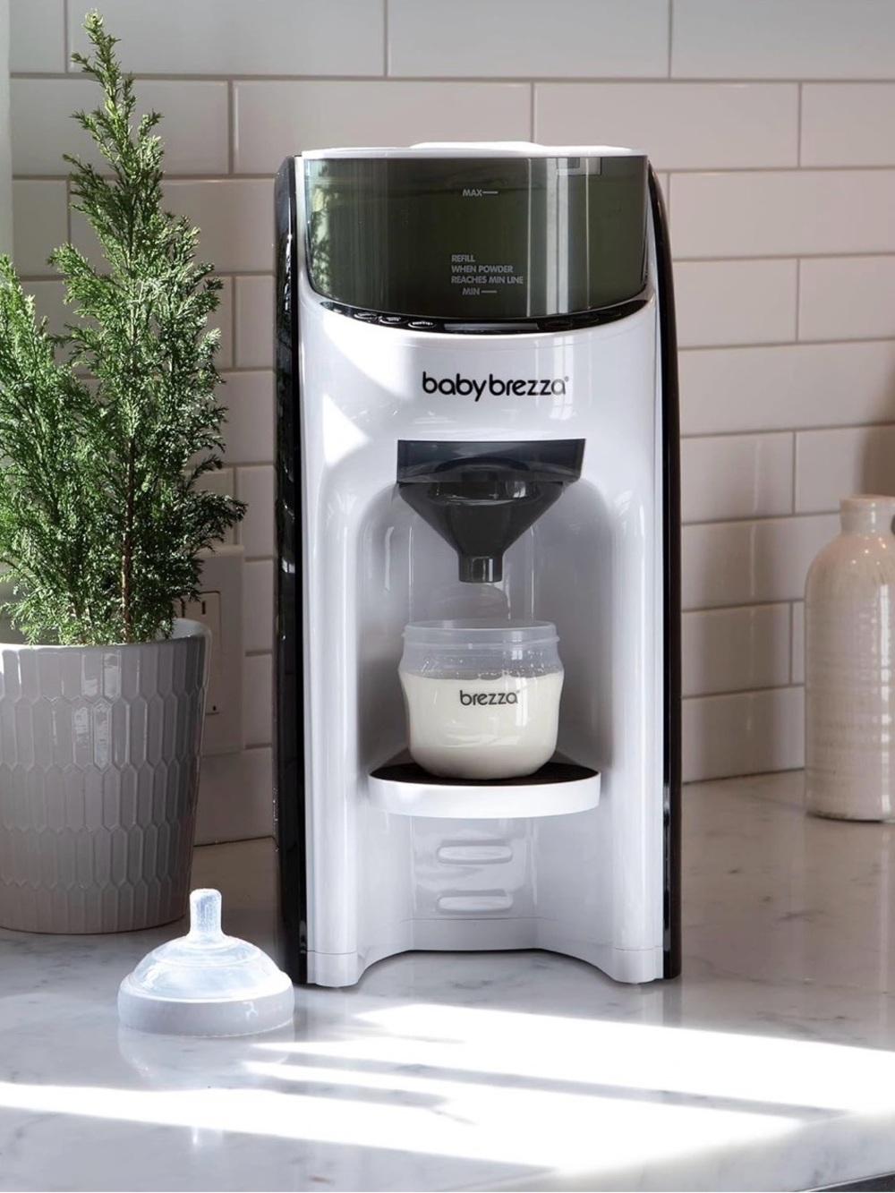 Baby Brezza Formula Pro - White with Smoke Hopper